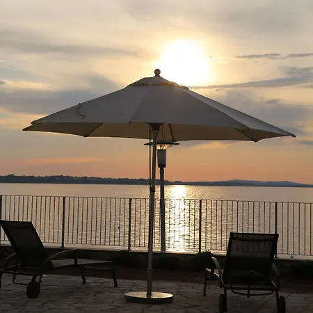 Apartament Mk Nin 3 *